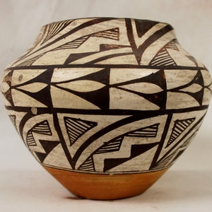 Vintage Pottery : Vintage Acoma Polychhrome Pottery 46 image 4