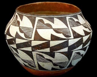 Vessel :  Vintage Acoma Polychrome Vessel #19