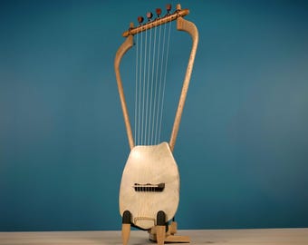 Lyre of Sappho (8 strings) – ancient Greek barbiton lyre