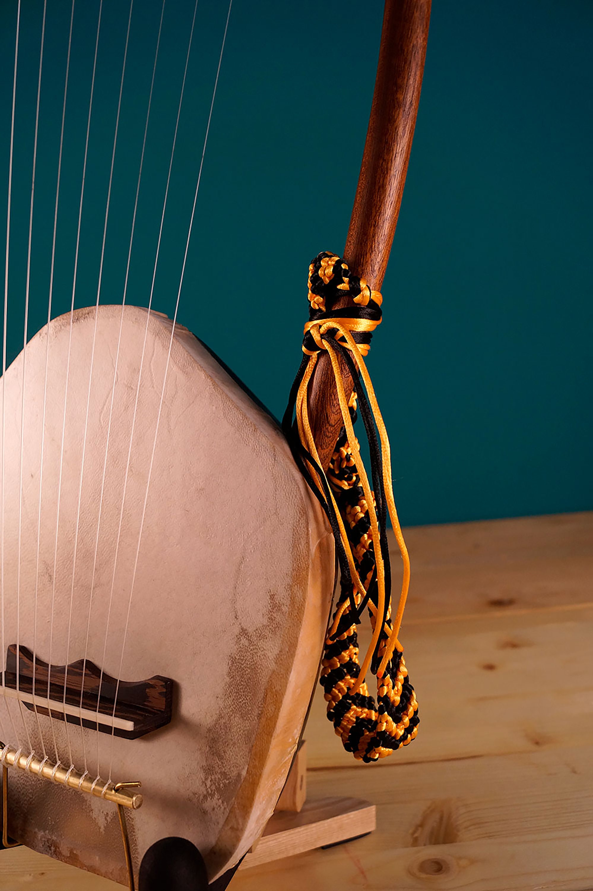 The Surprisingly Modern Sound Of The Ancient Greek Lyre - gh5nypt