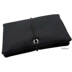 Borsa per tabacco, porta tabacco, borsa porta rotoli *Nera* con 3 scomparti o dispenser per cartine. Possibilità di personalizzazione con nome ricamato