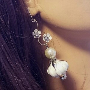 Boho Bridal Earrings ~ Floral Handcrafted Jewelry ~ Vintage Bridal ~ Ivory ~ Pearl & Swarovski Crystal Earring ~ FREE SHIPPING in USA