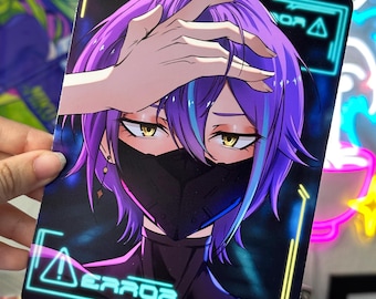Puede incluir: Una impresión de arte digital con un personaje de cabello morado, una máscara negra y un fondo verde y azul neón. El texto "ERROR" se muestra en un cuadro verde neón.