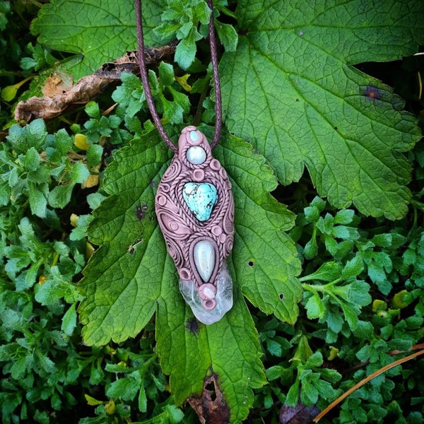 Labradorite, opale, turquoise tibétaine, pendentif énergie cristalline, pendentif en argile polymère, collier elfe, bijoux nature, pendentif forêt