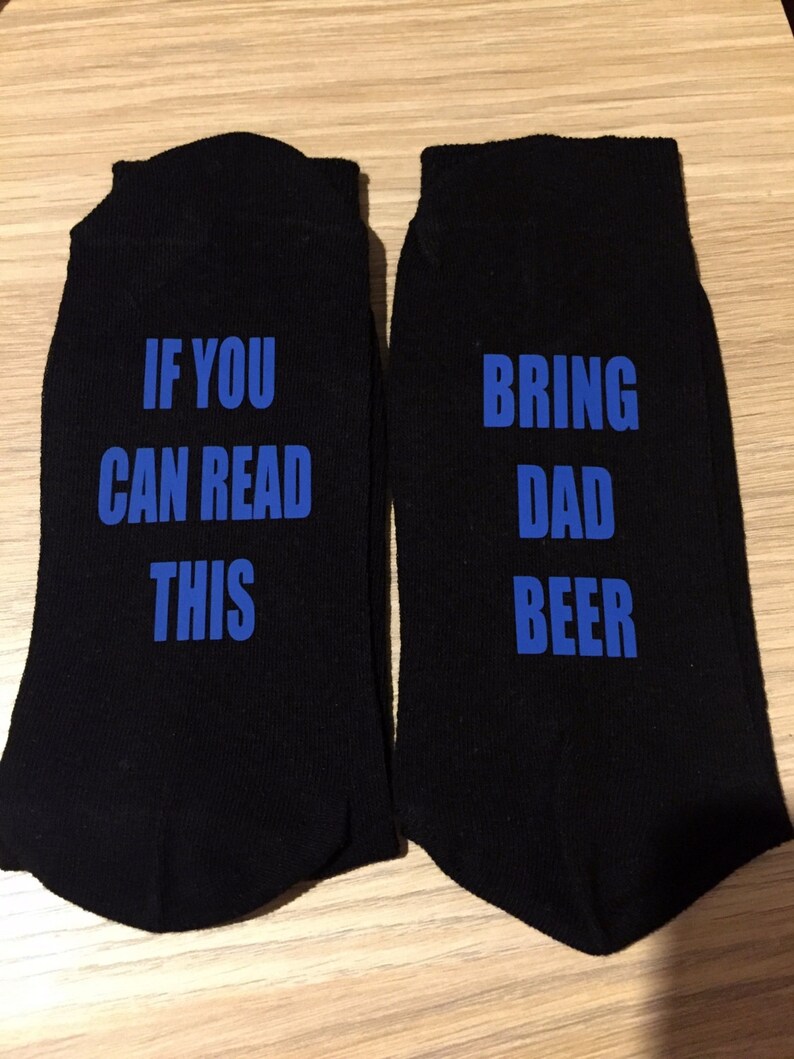 If you can read this dad is resting his eyes, if you can read this bring daddy beer, christmas novelty socks, if you can read this socks image 4