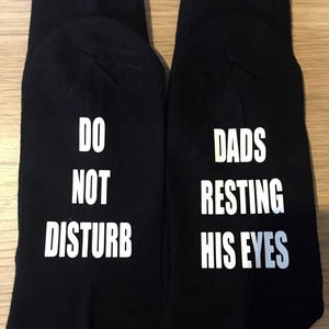 If you can read this dad is resting his eyes, if you can read this bring daddy beer, christmas novelty socks, if you can read this socks image 10