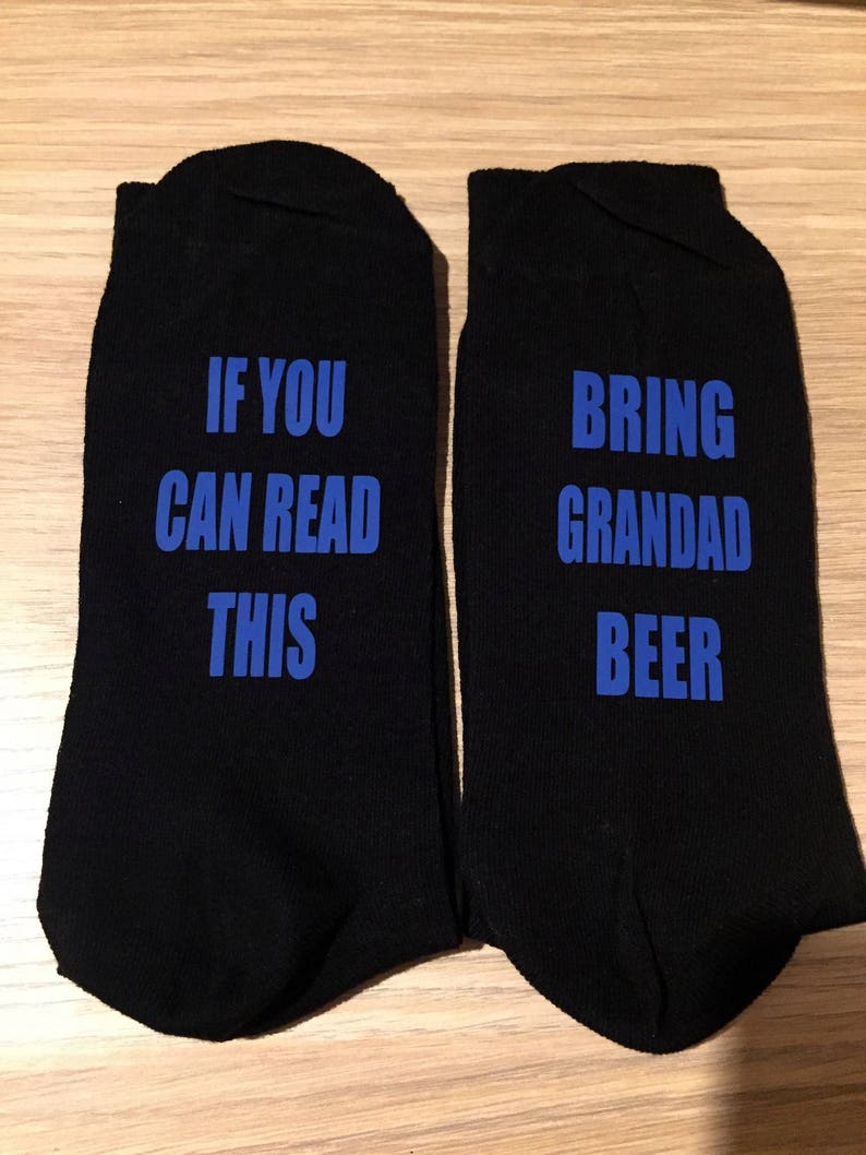 If you can read this dad is resting his eyes, if you can read this bring daddy beer, christmas novelty socks, if you can read this socks image 9