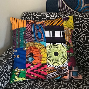 Une paire de housses de coussin décoratives en Patchwork, imprimé africain amusant et frais, fait à la main, enveloppe arrière 100% coton