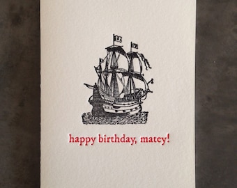 ¡Feliz cumpleaños, Matey!  (tarjeta de felicitación tipográfica con sobre)