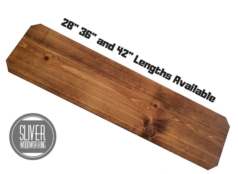 K&ouml;nnte beinhalten: Nahaufnahme eines langen, rechteckigen Holzst&uuml;cks mit einer dunkelbraunen Beize. Das Holz hat eine nat&uuml;rliche Maserung und ist in den L&auml;ngen 71 cm, 91 cm und 107 cm erh&auml;ltlich. Der Text "SLIVER WOODWORKING" ist in einem Kreis unten links im Bild sichtbar.