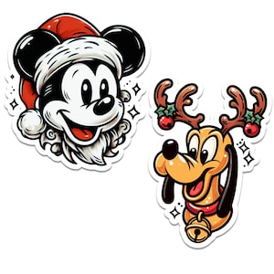 Op de afbeelding: Twee kerst-cartoon stickers. Mickey Mouse draagt een kerstmanmuts en heeft een witte baard. Pluto draagt rendiergewei met hulst en bessen. Beide personages lachen.