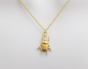 Collier Beetle, Collier en or, Collier plaqué or 14K, Collier pendentif, Cadeau Saint-Valentin, Cadeau d’anniversaire, Cadeau pour femme, Collier pour elle