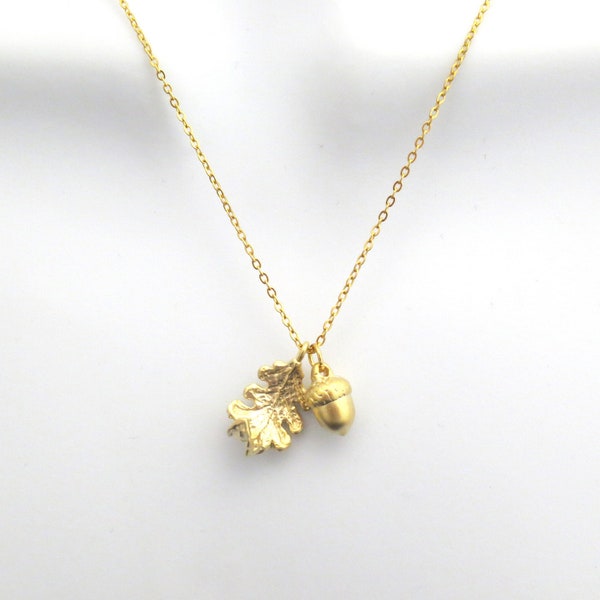 Acorn and oak leaf necklace, Acorn necklace, Oak leaf necklace, Woodland necklace, Gift for birthday, Gift for girlfriend, Gift for mom