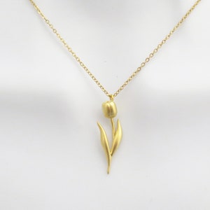 Tulip necklace, Flower necklace, Gold tulip necklace, Gift for mom, Gift for teacher, Gift for her, Gift for graduation, Gift for survival