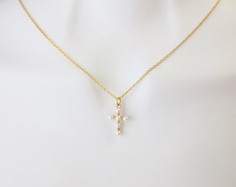Collar de cruz de perla pequeña, collar de cruz delicada, collar de cruz lindo, collar de oro, plata y oro rosa, collar de cruz de perla, joyería de perlas