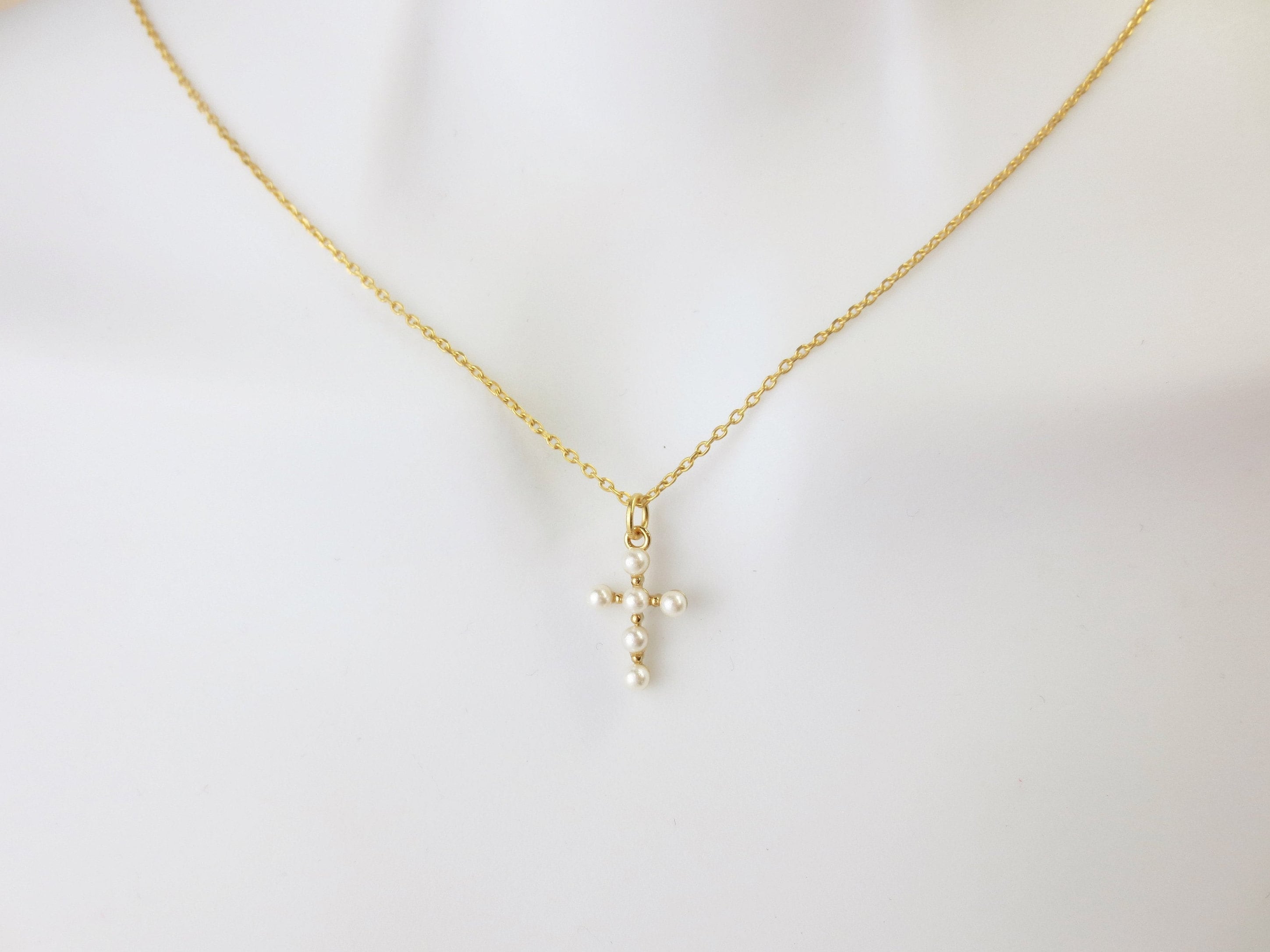 ネックレス・ペンダント Cross Pearl Necklace (Silver) Amazon.com: Pearl Cross Necklace for Women Silver Layered