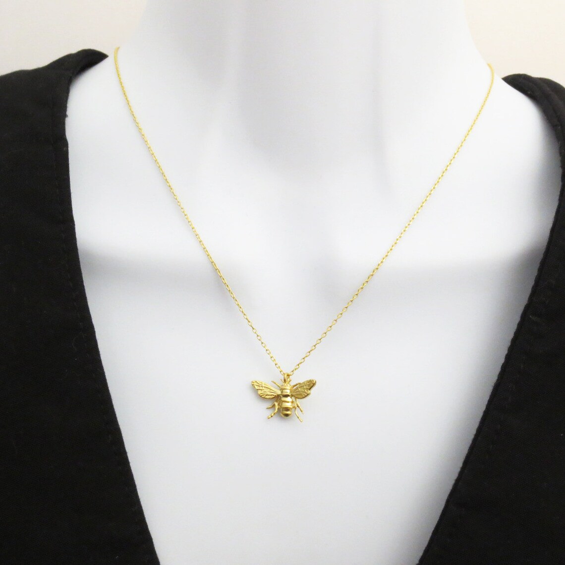 FUSTMW Bee Pendant Necklace - Cute Bumblebee Jewelry Gift For Her, Stainless Steel With Gift Box
