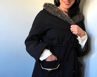 Bonnie Cashin for Russel Taylor 1970s Black Canvas Faux Fur Lined Hooded Coat Kisslock Pocket Size Small