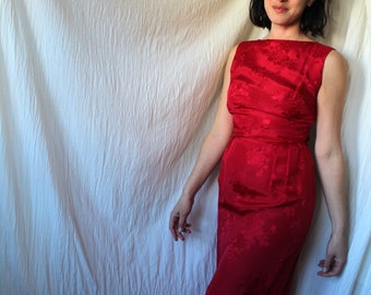 1950s 60s Red Silk Jacquard Sheath Dress Fits Size 4 Island Shop Nassau Bahamas Made in Hong Kong