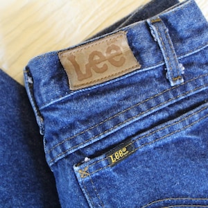 80s 90s Lee Straight Leg Jeans Tapered Dark Medium Wash Size 9 Petite 27X30 Fit ~24&quot; Waist XXS XS Union-Made in USA ***As Is***