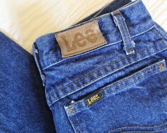 80s 90s Lee Straight Leg Jeans Tapered Dark Medium Wash Size 9 Petite 27X30 Fit ~24" Waist XXS XS Union-Made in USA ***As Is***