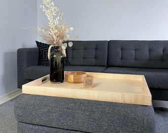 Bandeja grande de madera con asas. Ideal para decorar otomanas y mesas de centro.