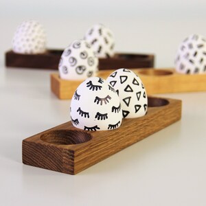 Wooden egg holder. Wood egg storage Wooden egg tray Countertop egg holder. zdjęcie 6