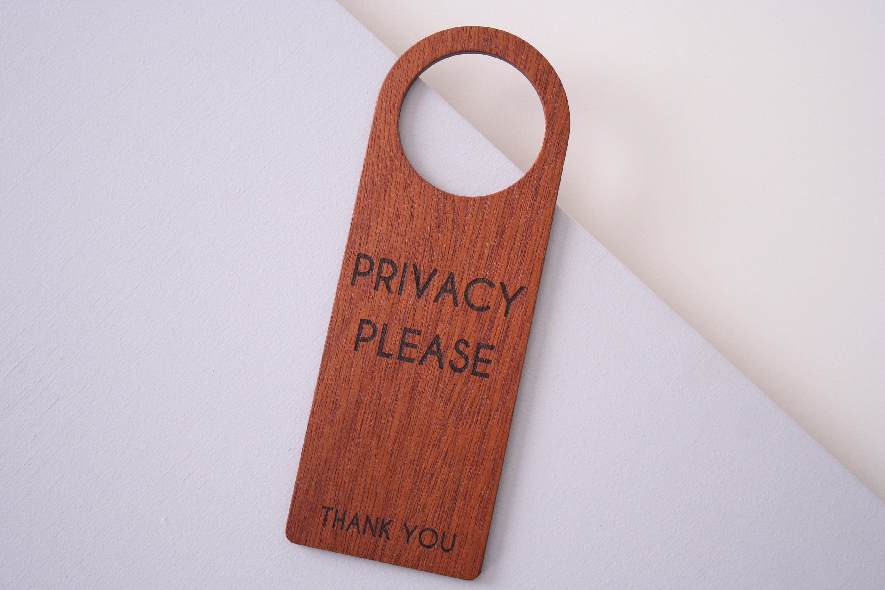 Accroche-Porte en Bois. Panneau de Porte d'hôtel.