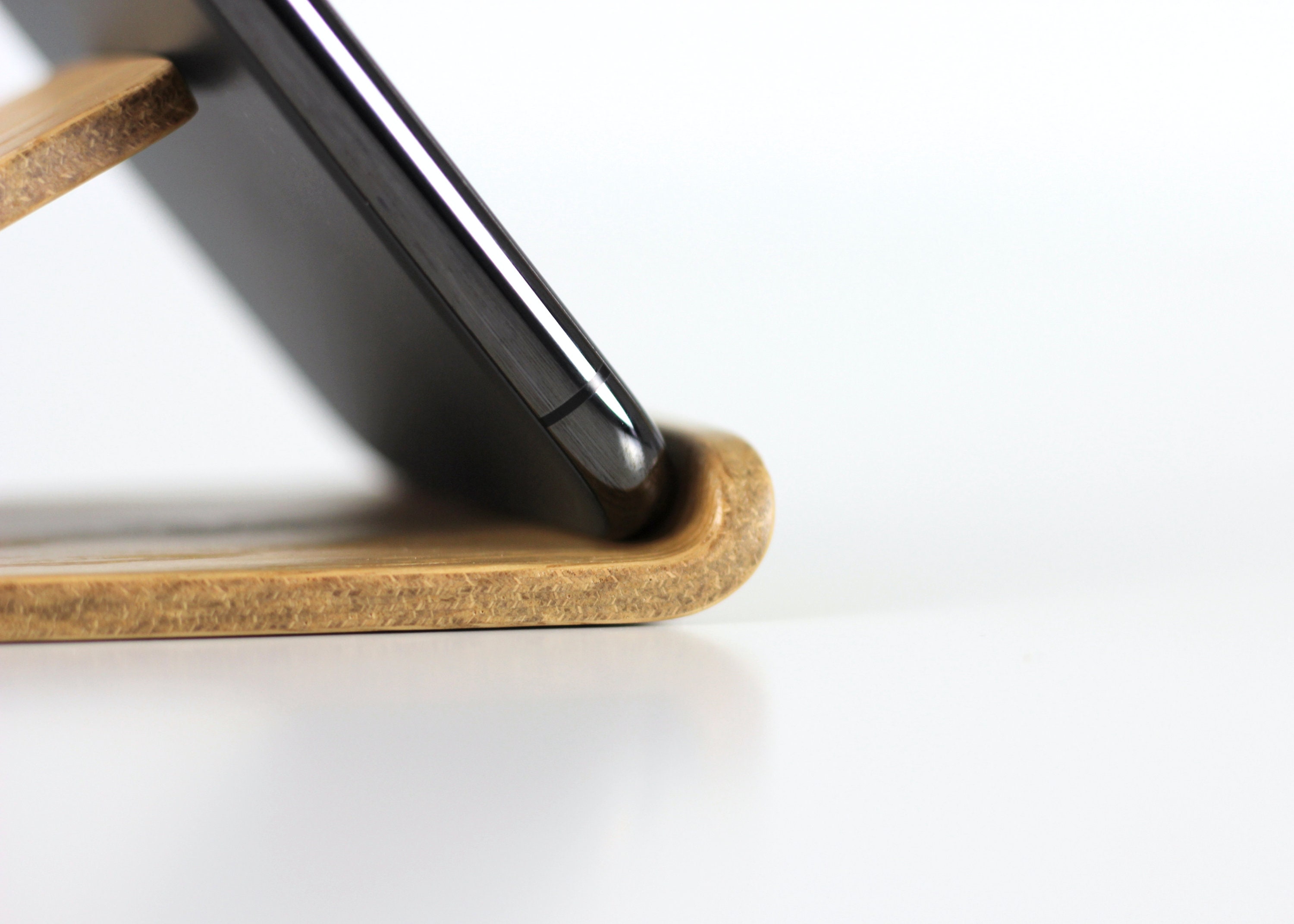 Desktop Wooden Phone Holder Lazy Cellphone Stand Smartphone Charging Stand Cellphone Bracket Mobilephone Support Tablet Stand I3282230058