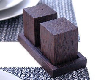 GTK in legno Saliera e pepiera a forma di corna e trofeo GTK in legno Saliera e pepiera a forma di corna e trofeo