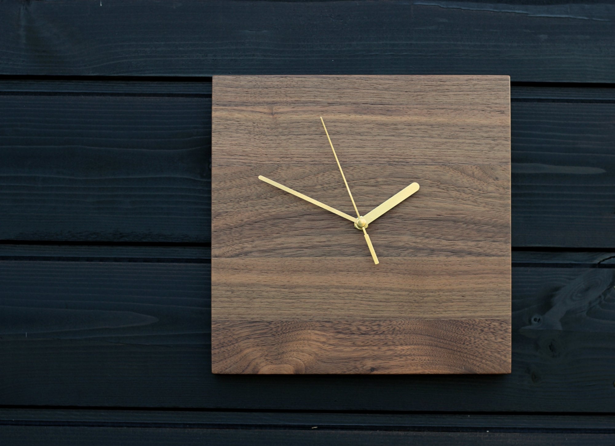 Horloge Murale en Bois de Noyer. Horloge Bois.