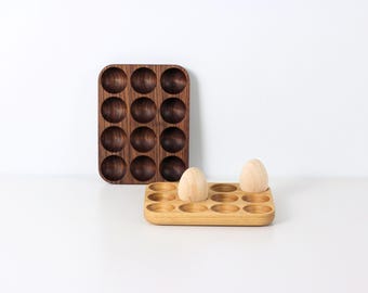 Eierhalter aus Holz. für Küche und Wohnzimmer. Handgefertigtes Aufbewahrungstablett für 12 Eier.