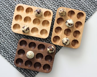 Porte-oeufs de caille. Plateau de rangement en bois pour cuisine de ferme pour 12 œufs