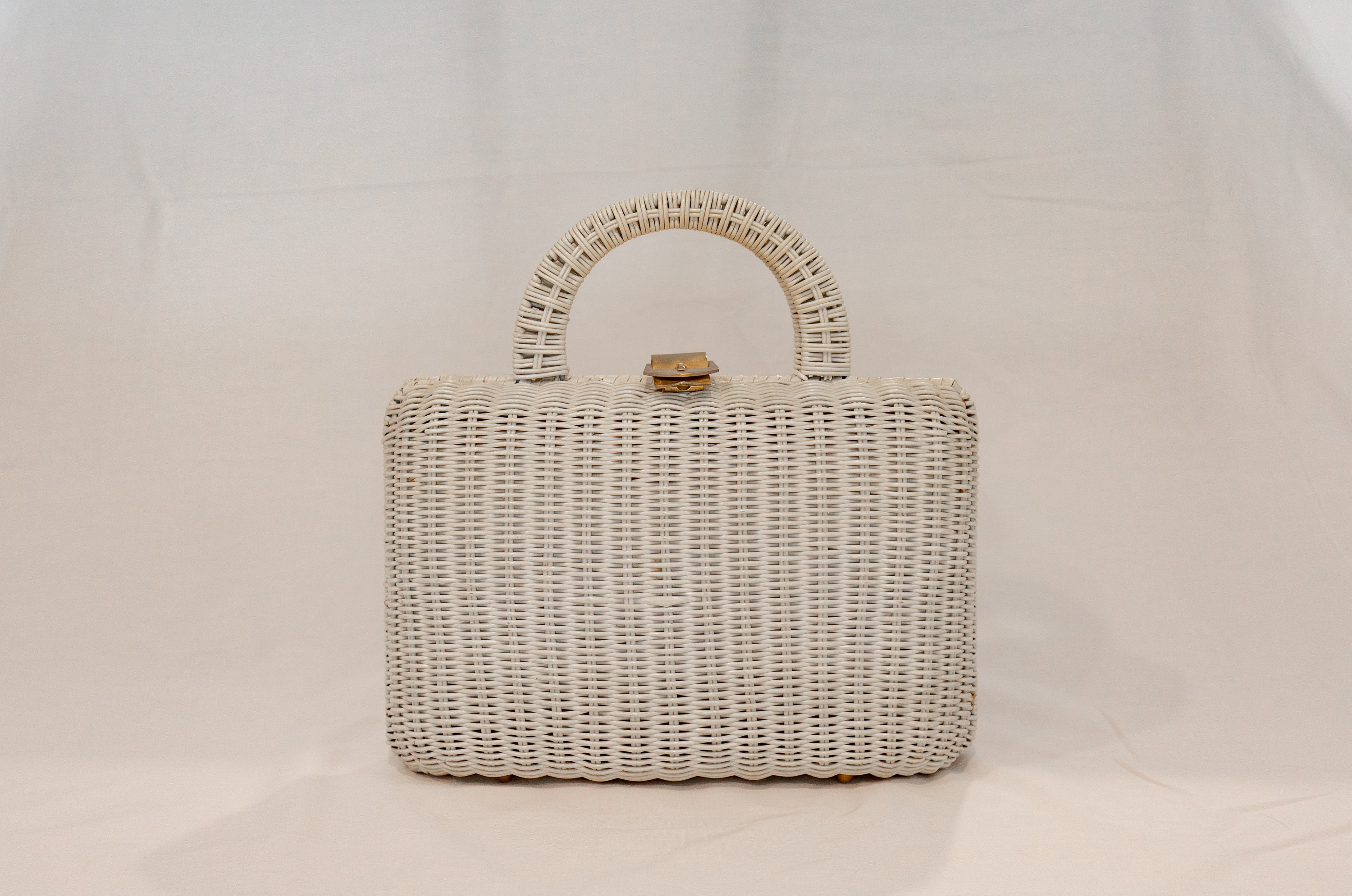 VINTAGE 1960's LARGE RED, WHITE & BLUE WOVEN WICKER PURSE – The LP Golf  Collection
