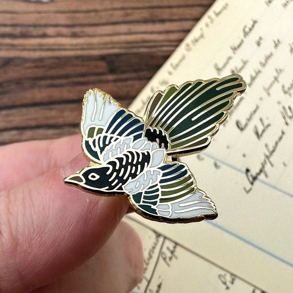 Magpie Pin Badge, Magpie Pin, Magpie Badge, Magpie Brooch, Magpie, Magpie Lover, Bird Pin Badge, Bird Brooch, Hard Enamel Pin Badge