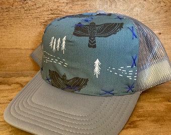 Hawk Fly on Large and Medium Trucker Hat Wind Observer on slate fabric Grey Hat