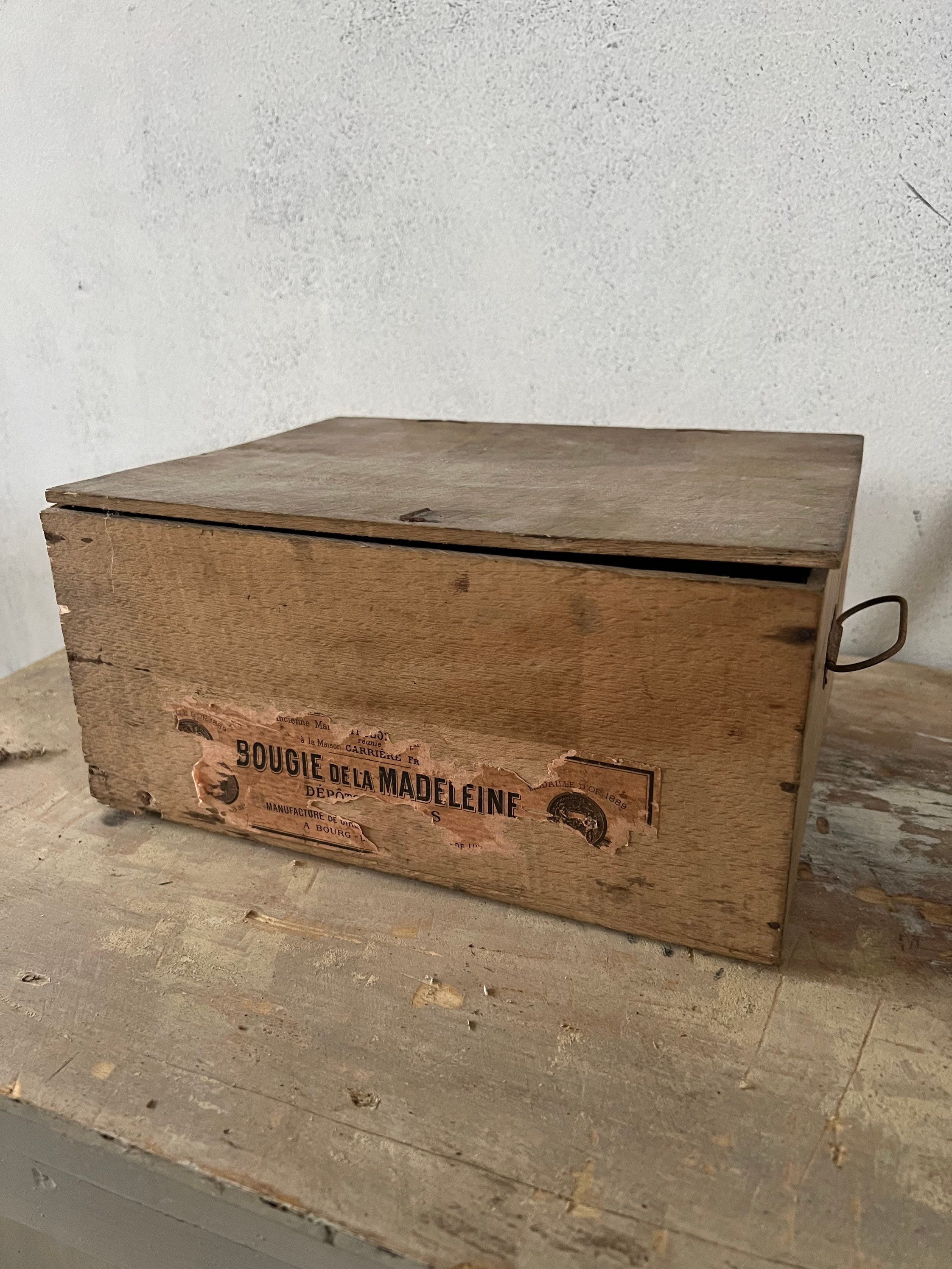 Ancienne Caisse de Rangement Bougies Ancienne à Rabat