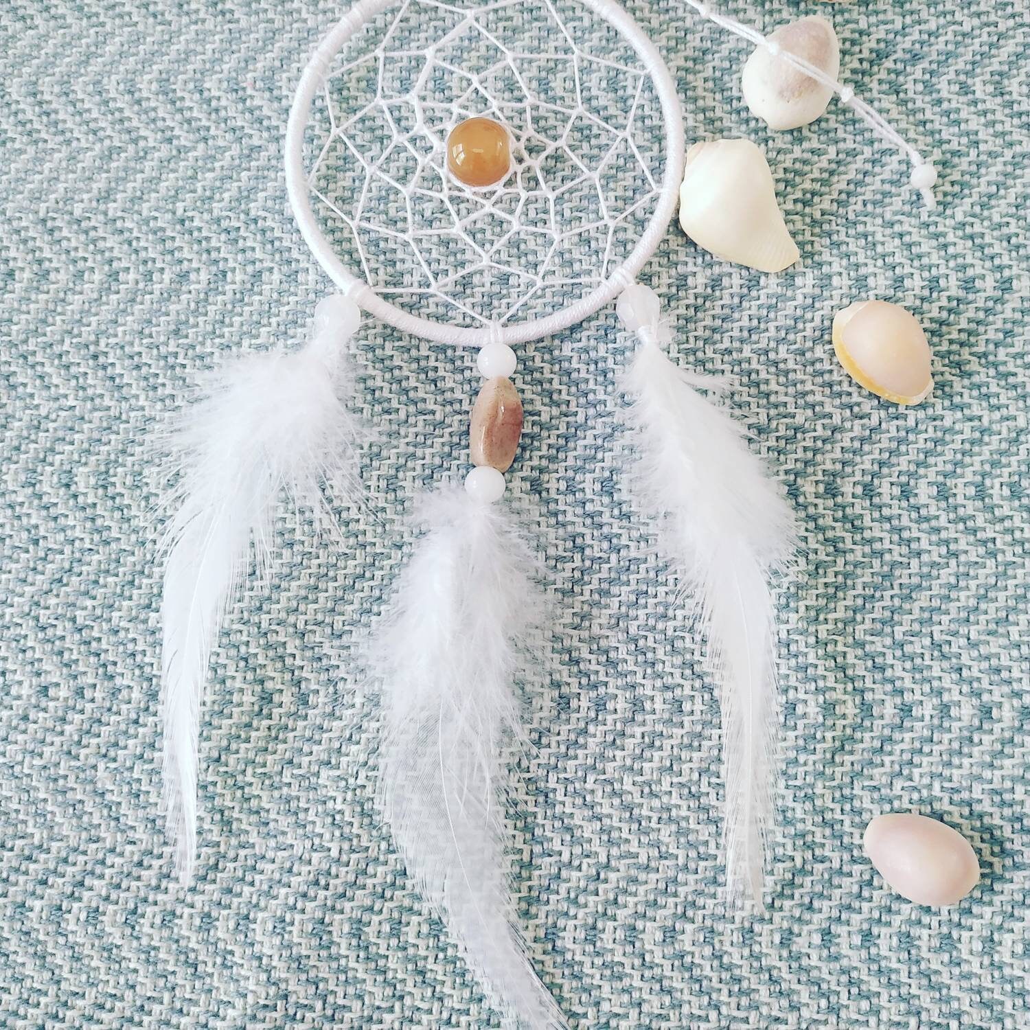 Joli Attrape Rêve Aux Perles en Verres Couleur Blanc