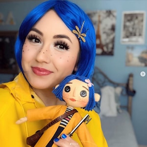Aangepaste Coraline-pop – Gepersonaliseerde Mini Me OOAK Art-pop