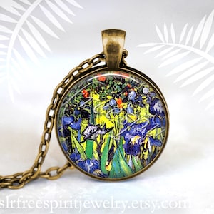 Lila Iris Van Gogh Anhänger, Großer ovaler Anhänger, Kunstschmuck, Blumen, Iris, berühmte Künstlerin, Akzent Schmuck, Geschenk für Frauen,
