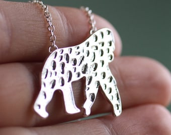 Collar de gorila de plata, collar de mono, joyería de mono, collar de encanto de gorila, regalo de cumpleaños, collar de chimpancé, chimpancé, HoneyBeeCharmed