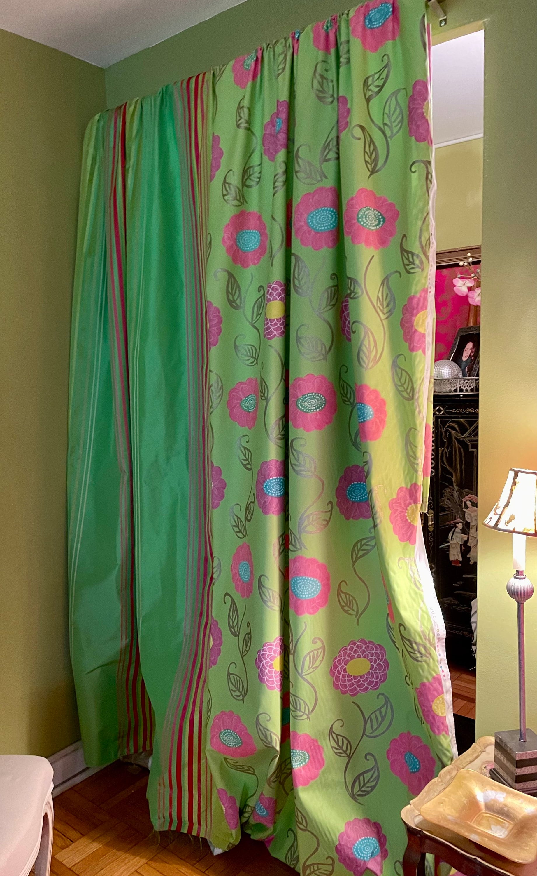 アンティーク お伽話 童話マドラスレースカーテンパネル ナーサリー