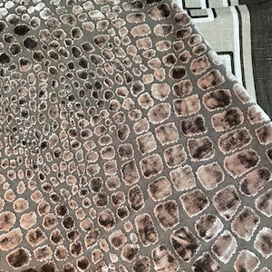 &quot;Designers Guild Fabrics, &quot;&quot;Nabucco&quot;&quot; Taupe- Cut Samtstoff, Von Jane Hall Design
