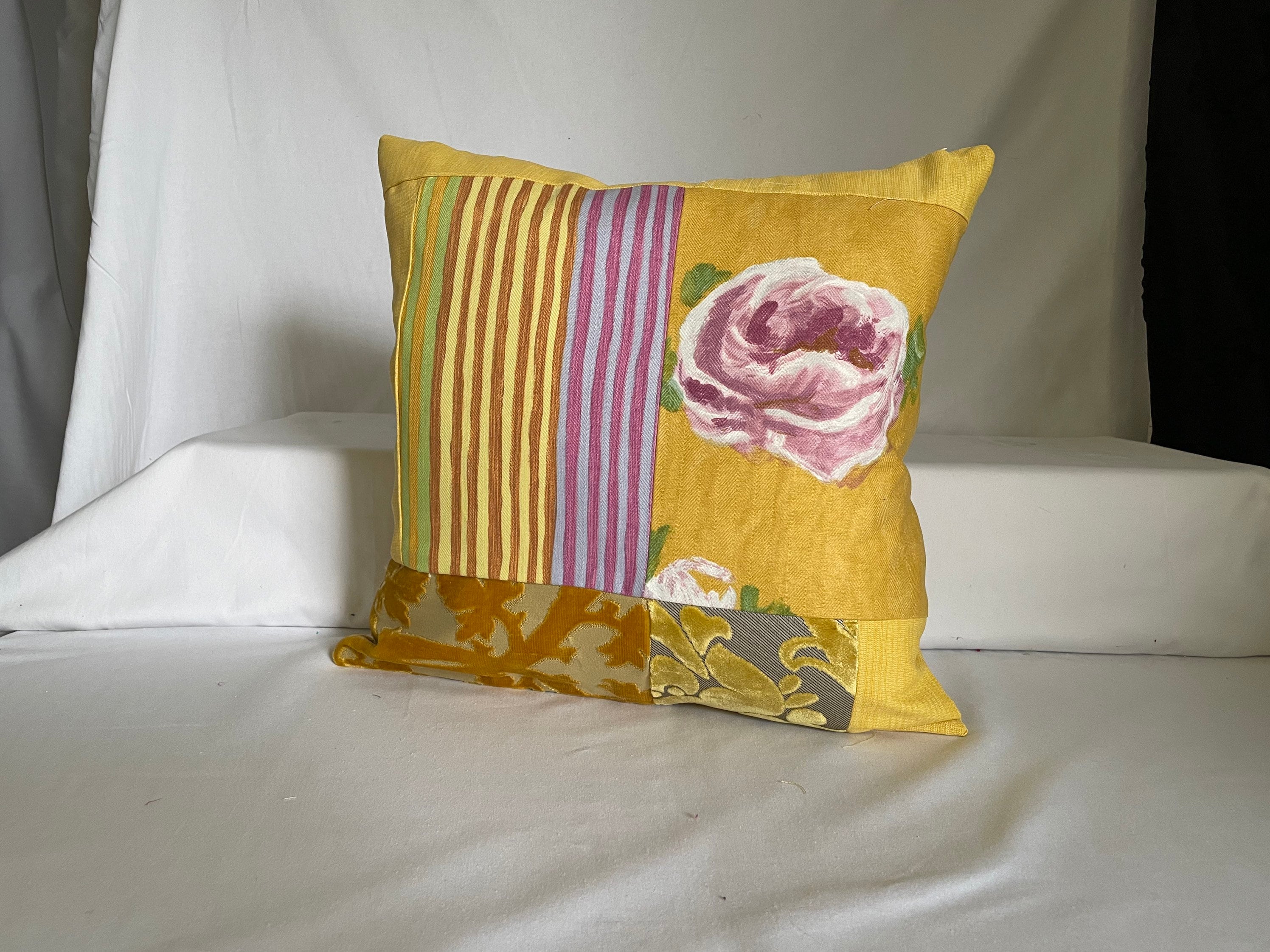 デザイナーズギルド フローラル ピローカバー：ボヘミアン リネン