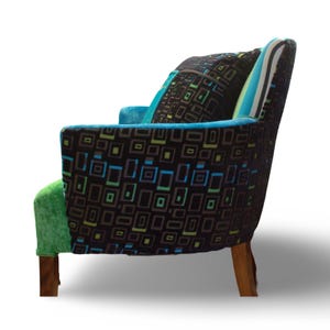 Upcycled 1940s Vintage Armchair: Turquoise, Green & Black Designer Fabrics afbeelding 3