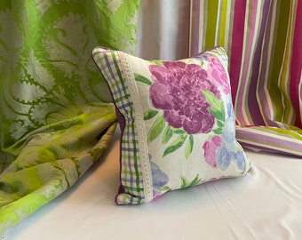 Funda de almohada de lino floral: lila, morado y verde, diseño de Jane Hall (45 x 45 cm)
