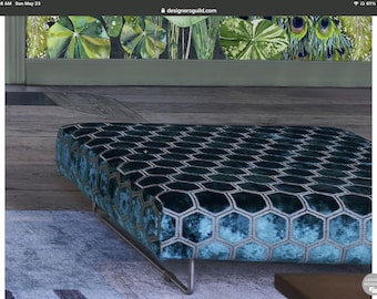 Designers Guild Fabrics, 'Manipur-Midnight' blauw gesneden fluwelen stof, van Jane Hall Design