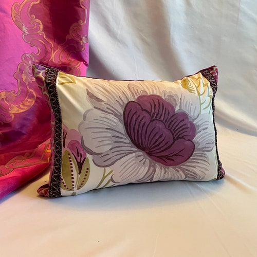 Shops 20”/20” Designers Guild “Sudara-Damson” Linen Print, Floral Pattern, Decorative Pillow Cover Romantic Style in Plum Purple on Linen Ground
