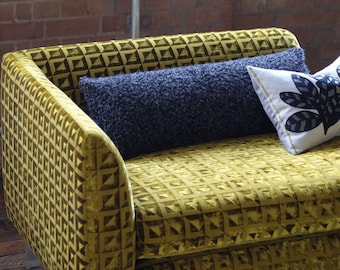 Designers Guild ”Montserrat-Ochre” sammetsjacquard – möbeltyg i sammet – Jane Hall Design