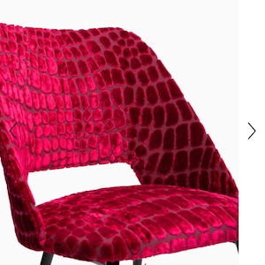 Designers Guild Fabrics, &quot;&quot;Nabucco&quot; Cherry Red, Cut Velvet Stoff, von Jane Hall Design.&quot;